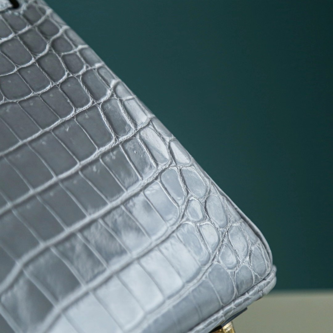 爱马仕官网 Hermes Birkin 25CM 冰川蓝 亮面两点鳄鱼 金扣 爱马仕鳄鱼铂金包
