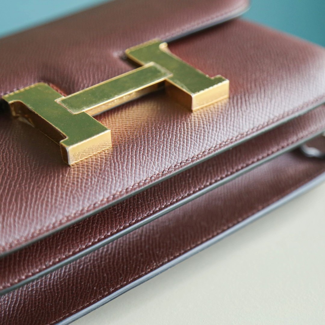 Hermes 空姐包 Constance 24cm 酒红色 Epsom 金扣 秋冬季节最好卖的颜色之一，很好配衣服哦