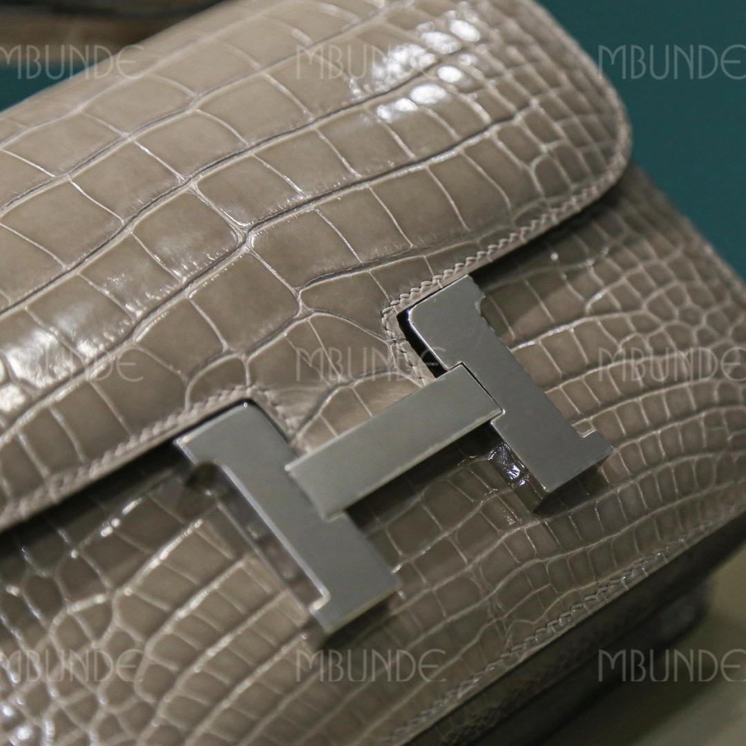 Hermes Constance 19CM 斑鸠灰 亮面美洲鳄鱼 银扣 小辣椒同款的空姐包 上身很好看 很百搭