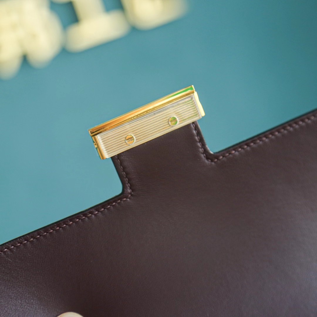 Hermes 空姐包 Constance 24cm 酒红色 Epsom 金扣 秋冬季节最好卖的颜色之一，很好配衣服哦