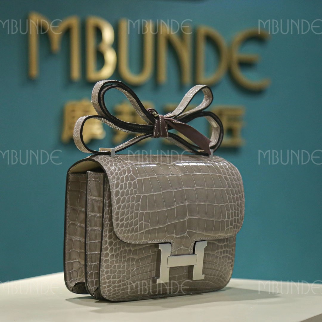 Hermes Constance 19CM 斑鸠灰 亮面美洲鳄鱼 银扣 小辣椒同款的空姐包 上身很好看 很百搭