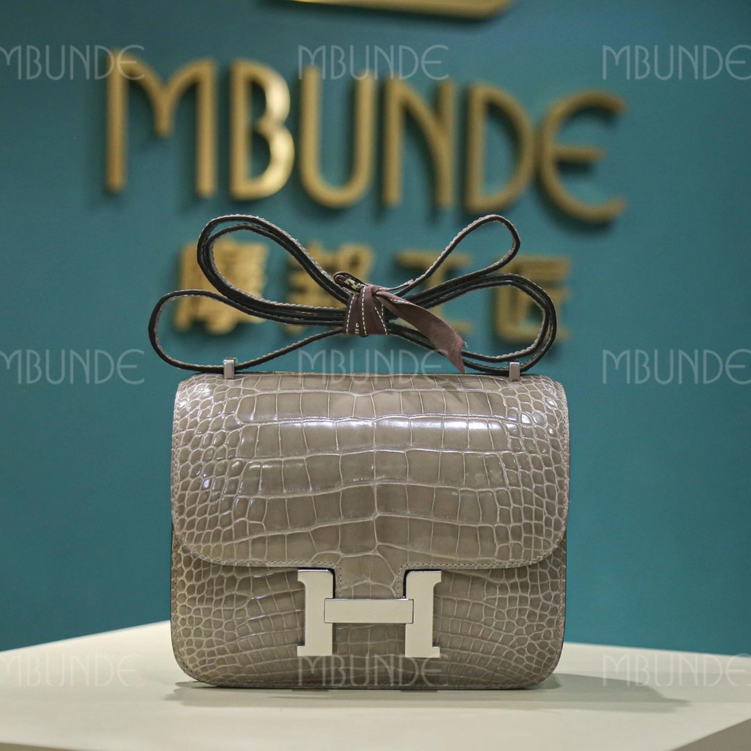 Hermes Constance 19CM 斑鸠灰 亮面美洲鳄鱼 银扣 小辣椒同款的空姐包 上身很好看 很百搭