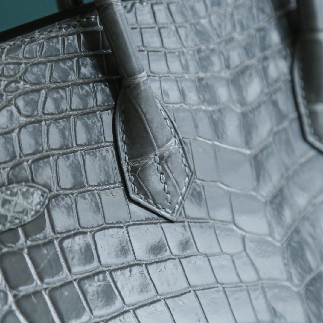 爱马仕官网 Hermes Birkin 25CM 冰川蓝 亮面两点鳄鱼 金扣 爱马仕鳄鱼铂金包