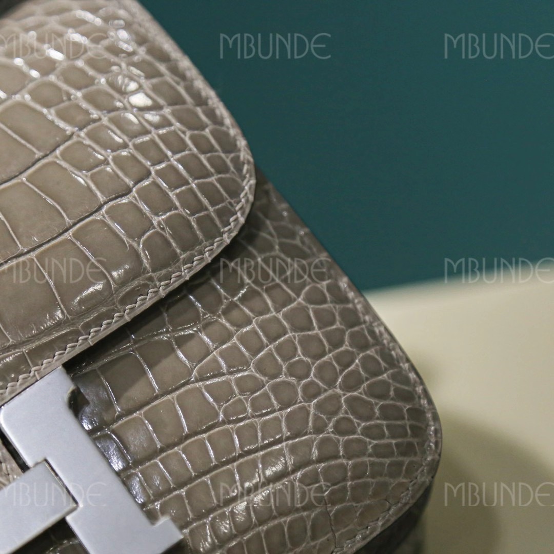 Hermes Constance 19CM 斑鸠灰 亮面美洲鳄鱼 银扣 小辣椒同款的空姐包 上身很好看 很百搭